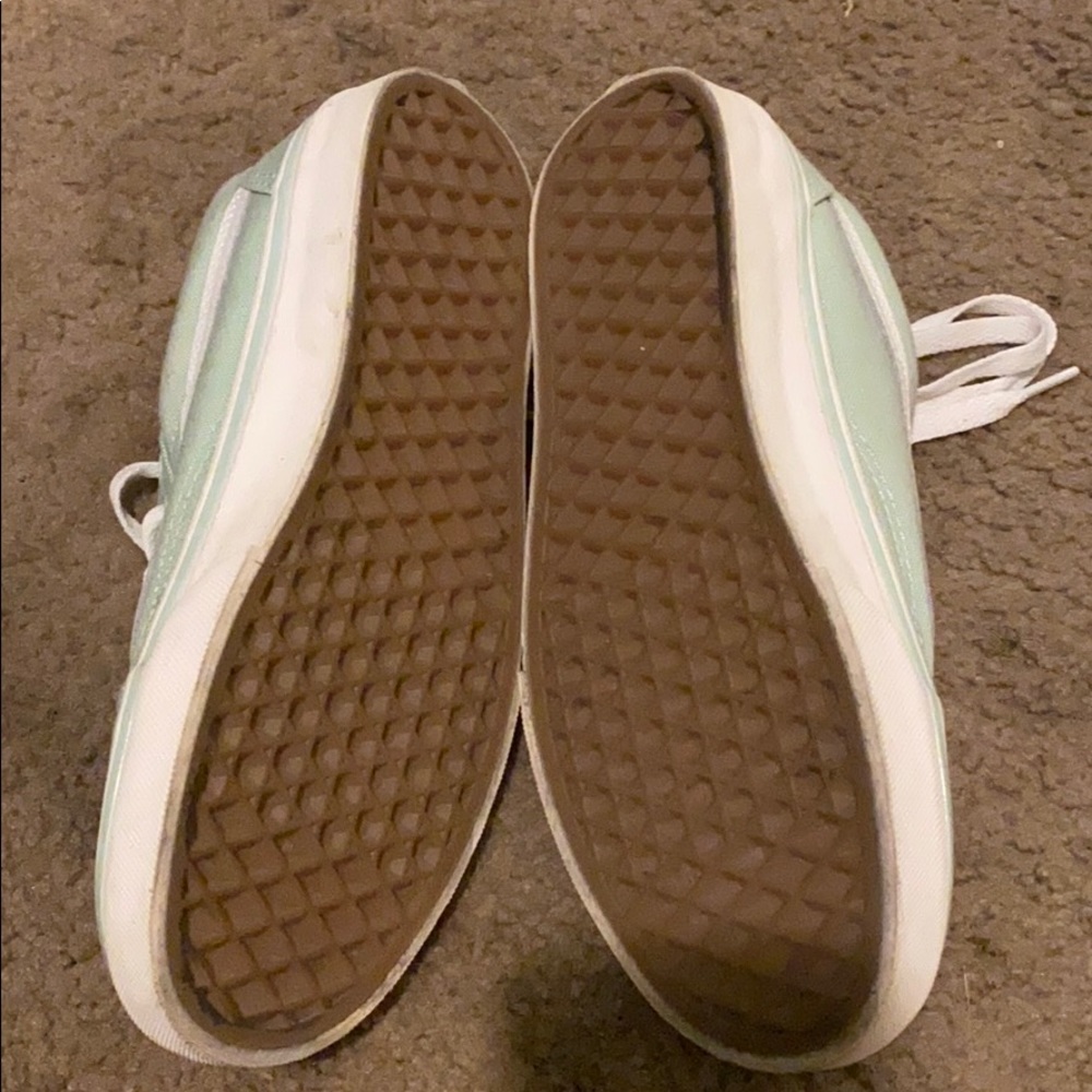 Vans - Picture 3 of 8